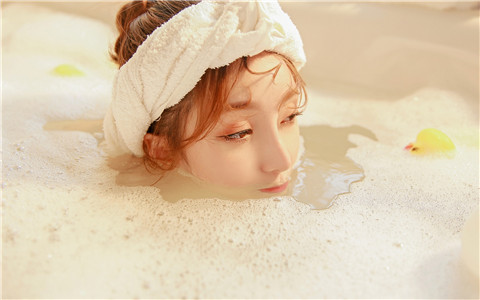 女生大姨妈来了怎么安慰?千万别说多喝热水2